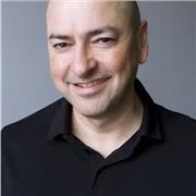 Fotografía de moda, publicidad y reportaje. 
Técnico superior en fotografía.